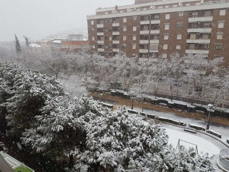 Se intensifica la nevada sobre Puertollano