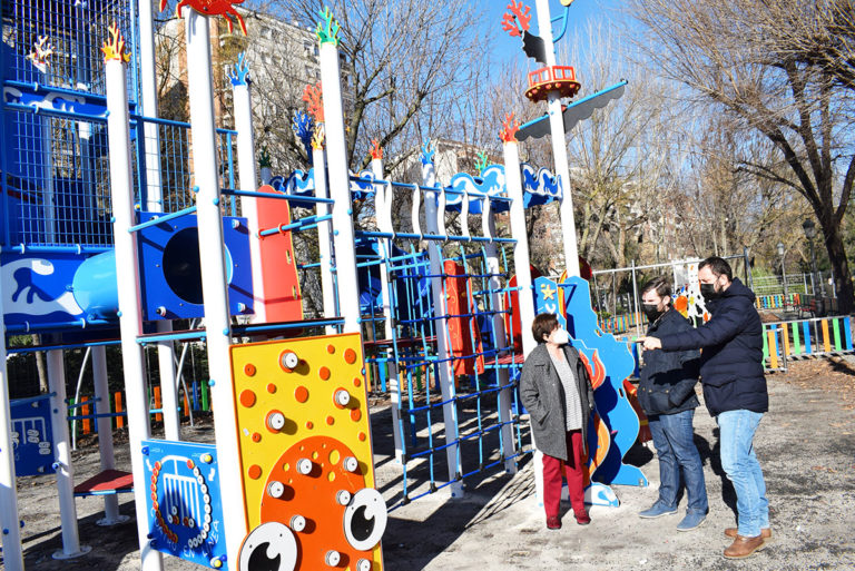 El nuevo parque infantil del Paseo, a la espera de buenas temperaturas para la  instalación de pavimentación