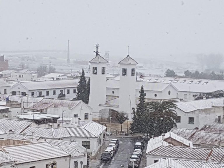 La nieve atrapa a Puertollano: Imágenes del 7 de enero