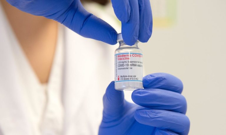 La Junta empezará a citar a partir del miércoles a los docentes de Castilla-La Mancha para iniciar su vacunación