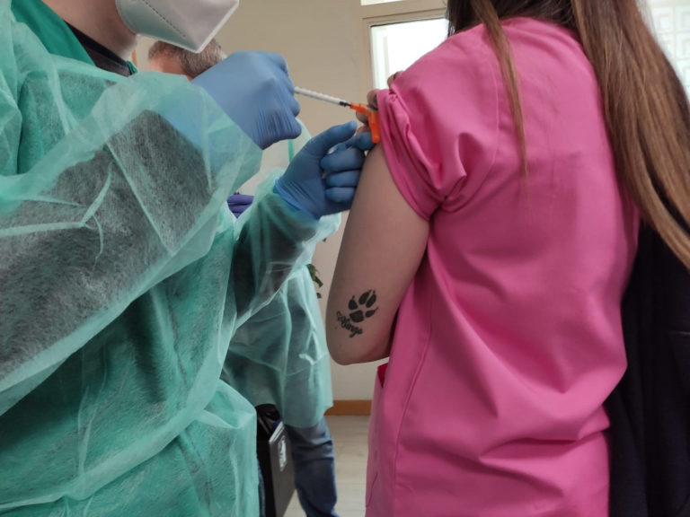 Puertollano: Trabajadores y residentes de la Fundación Fuente Agria reciben la vacuna contra la COVID-19