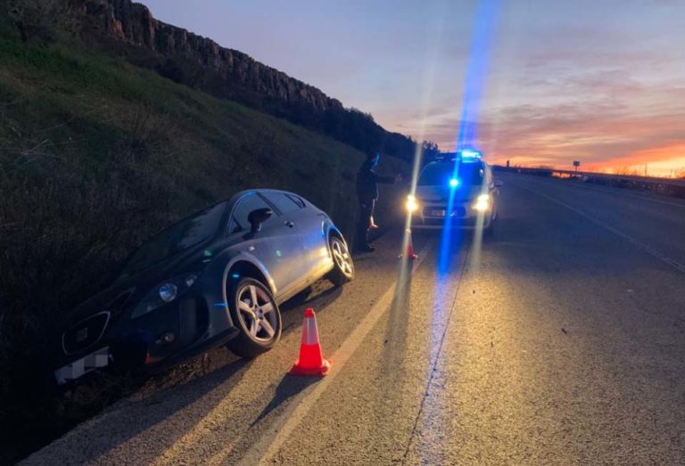 Puertollano: Un conductor abandona su vehículo tras salirse de la vía en la variante del Minero