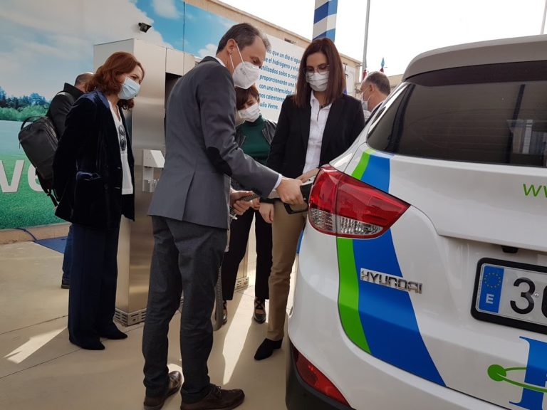 Puertollano: El ministro Pedro Duque expresa su apoyo al Centro Nacional del Hidrógeno para «escalar» en la transición energética