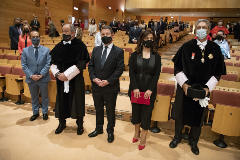 El presidente García-Page firma con la Universidad de Castilla-La Mancha el contrato-programa que estará vigente los próximos cinco años