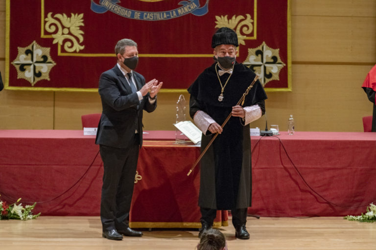 Garde afronta mandato en UCLM prometiendo ética y transparencia y reconociendo el «esfuerzo heredado» de su predecesor