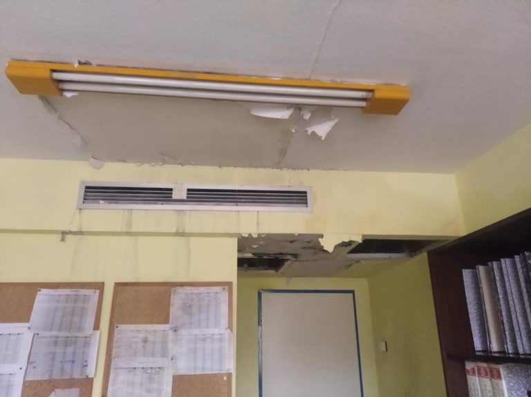 La rotura de una tubería causa daños materiales en dos despachos del Hospital Santa Bárbara, sin consecuencias en la actividad asistencial