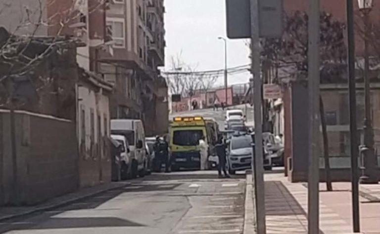 Puertollano: Cuatro heridos después de que un coche impactara con una vivienda en la calle Real