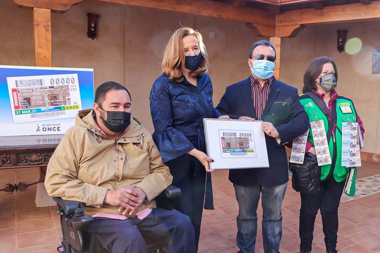 Rabaneros y rabaneras llevan con orgullo el gentilicio de Argamasilla de Calatrava en el cupón de la ONCE