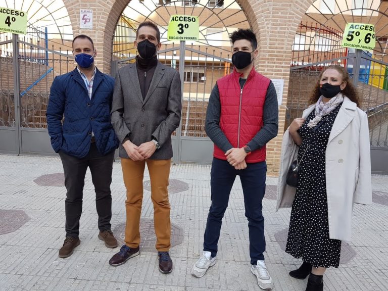 Luna subraya el trabajo de los centros educativos de Puertollano en la contención del virus frente a las «faltas de respeto» de Page