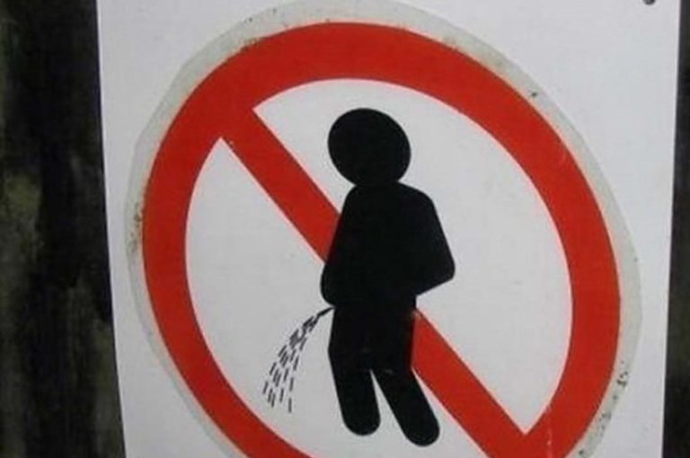 Puertollano: Pillado mientras miccionaba en plena calle