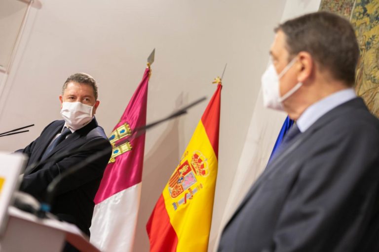 Castilla-La Mancha inmunizará a la comunidad educativa antes de lo previsto y la semana que viene comenzará a vacunar a las Fuerzas y Cuerpos de Seguridad del Estado