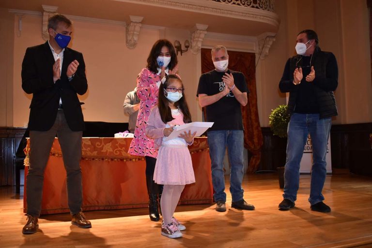 Entregados los premios del XXXII Concurso de Creación Literaria y del XXX Concurso de Marcapáginas