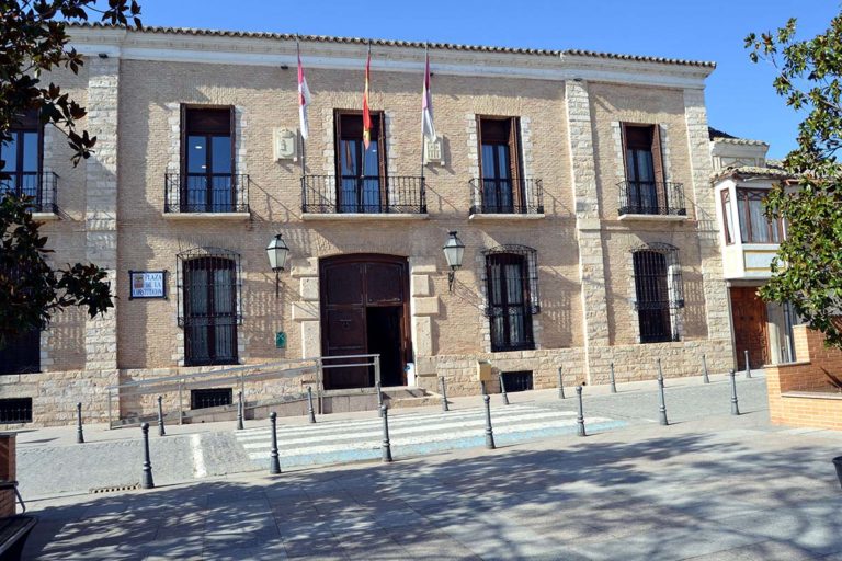 El PP de Villarrubia denuncia que el alcalde socialista ha contratado a su hijo en el Ayuntamiento como electricista