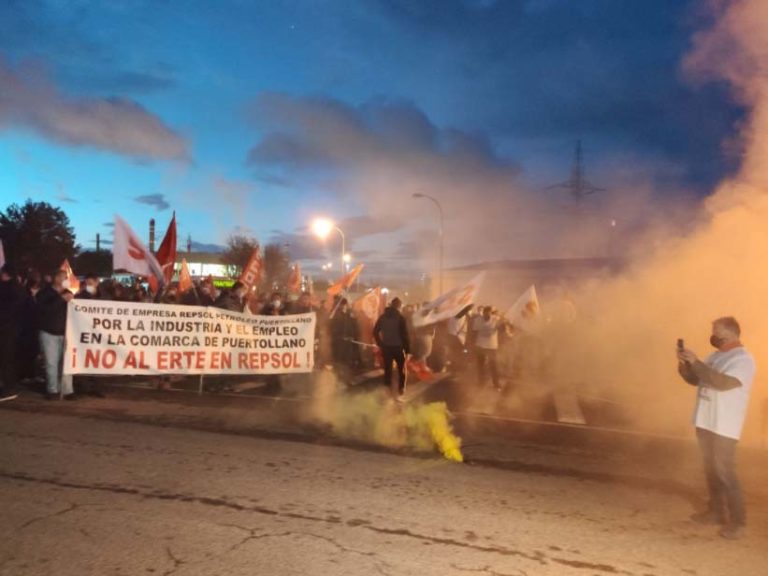 Organizan piquetes en los accesos a Repsol en Puertollano para reforzar la huelga en demanda de mejora salarial