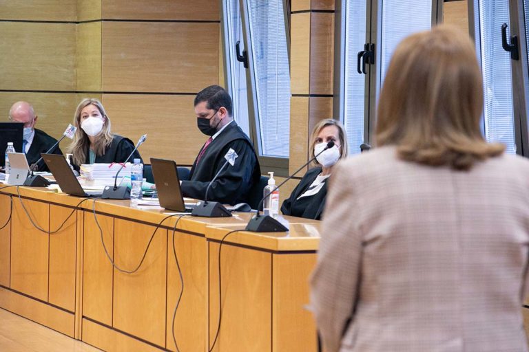 La alcaldesa de Argamasilla de Calatrava se siente víctima de administraciones que, durante años, se desentendieron del filtro verde y de la depuradora