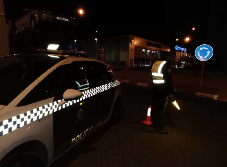 Bloqueada la salida de Puertollano hacia Argamasilla por la N-420 por la avería de un tráiler portacoches