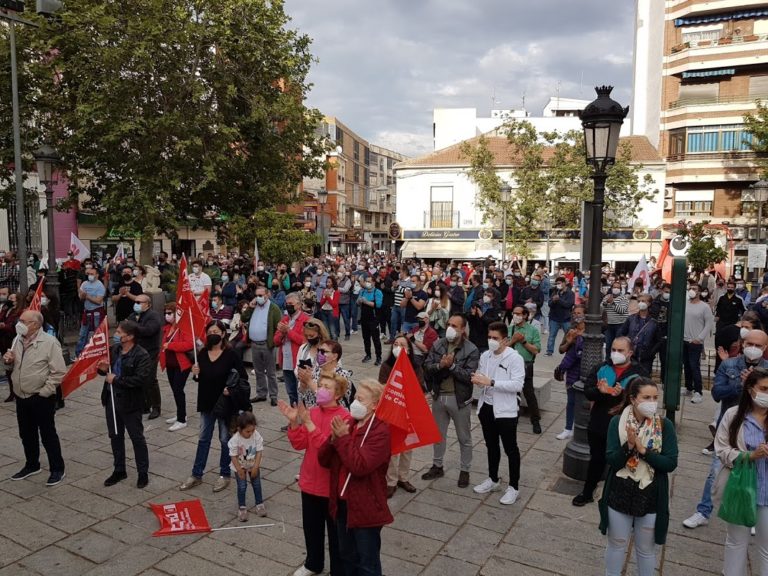 Puertollano: Medio millar de personas arropan a los trabajadores de Repsol, que anuncian manifestación y piden unidad política