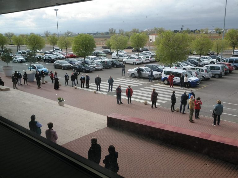Más de 1.000 personas se vacunan hoy contra el COVID-19 en el Hospital de Tomelloso