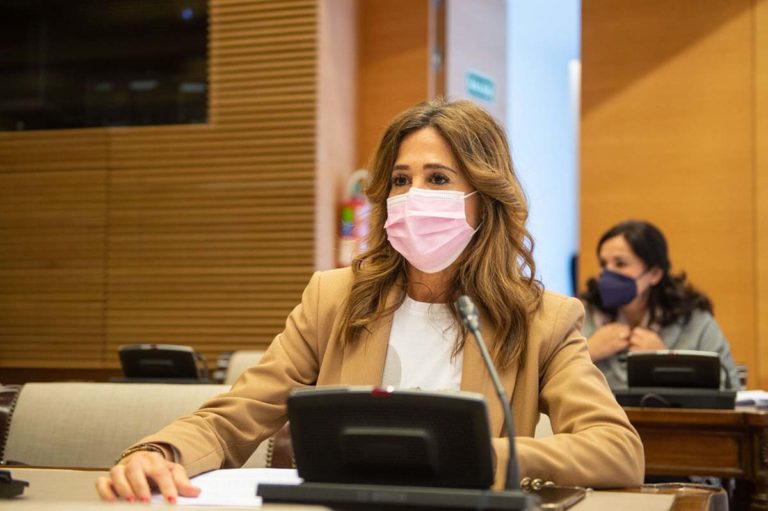 Varios dirigentes de PP C-LM, incluida Rosa Romero, se posicionan con Casado en la guerra con Ayuso mientras la cúpula guarda silencio