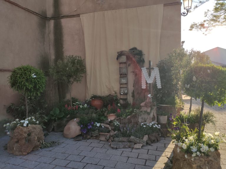 Las Casas se suma, un año más, a la tradición de las cruces de mayo