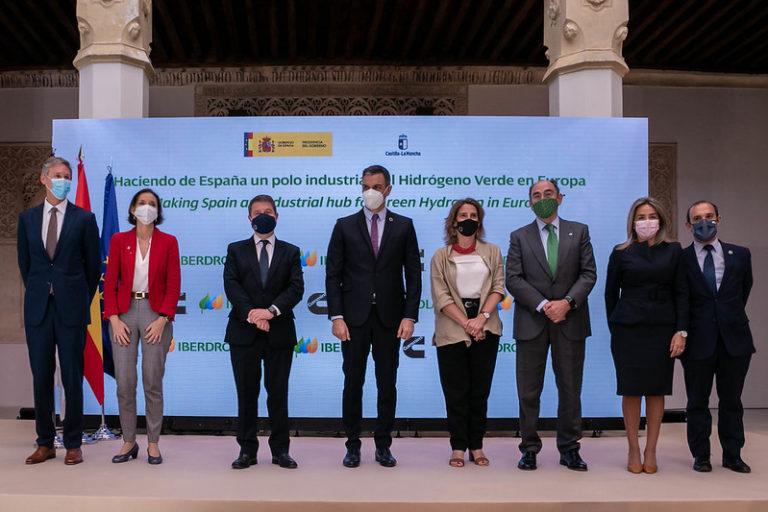 Sánchez apuesta por colocar a España «a la cabeza de la UE» como productor de hidrógeno y ya planea la hoja de ruta