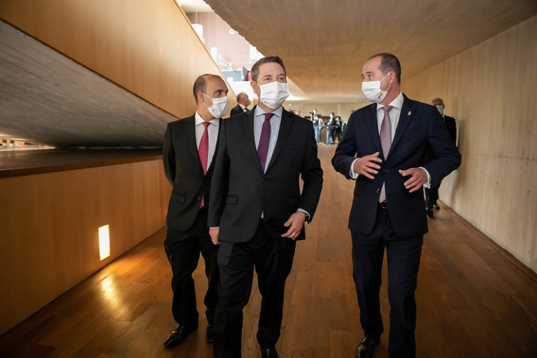 Page anuncia la inminente supresión del uso de mascarilla en espacios abiertos antes de que acabe junio en C-LM