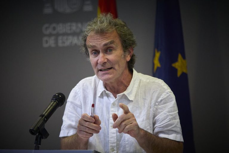 Simón abre la puerta a vacunar con Pfizer a mayores de 60 si muchos menores de esa edad optan por AstraZeneca