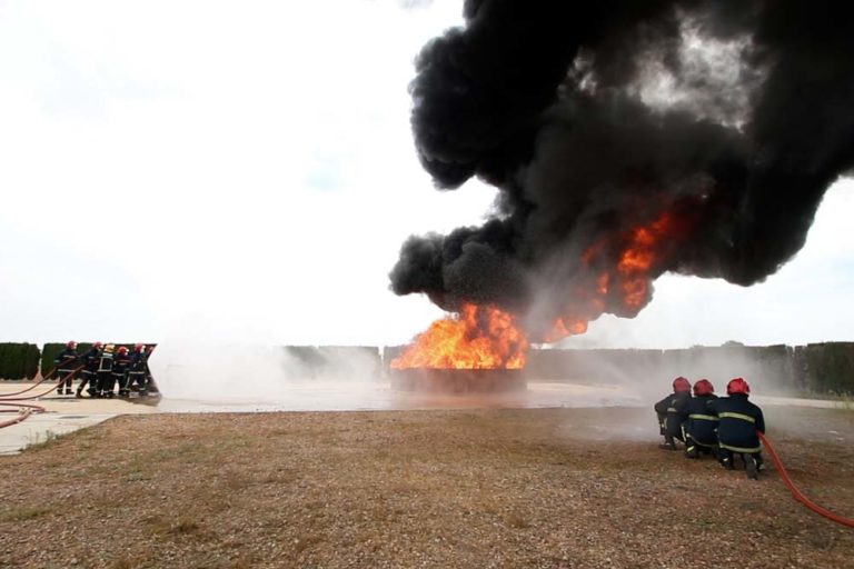 Tomelloso: Los alumnos de FERGOS se gradúan con un simulacro de extinción de incendios y rescate de tráfico
