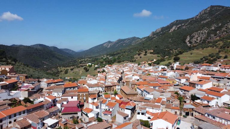 Solana del Pino se cuela en octavos de final de ‘Mi Escapada Favorita’ y pide apoyos para pasar a la siguiente fase