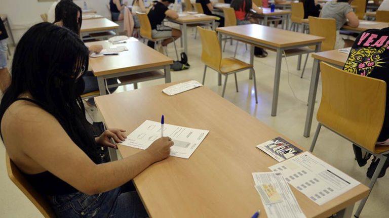 Emiliano acaba con el bachillerato nocturno
