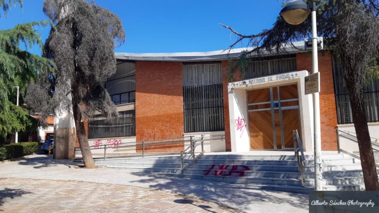 Puertollano: Los gamberros que pintarrajearon la parroquia de San Antonio se ofrecen voluntariamente para arreglar el desperfecto