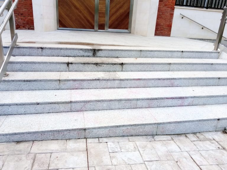 El Ayuntamiento de Puertollano repara los daños ocasionados por los vándalos en la iglesia de San Antonio de Padua