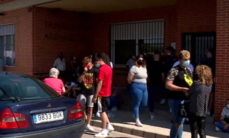 Profunda consternación en la despedida de los jóvenes fallecidos en Argamasilla de Alba