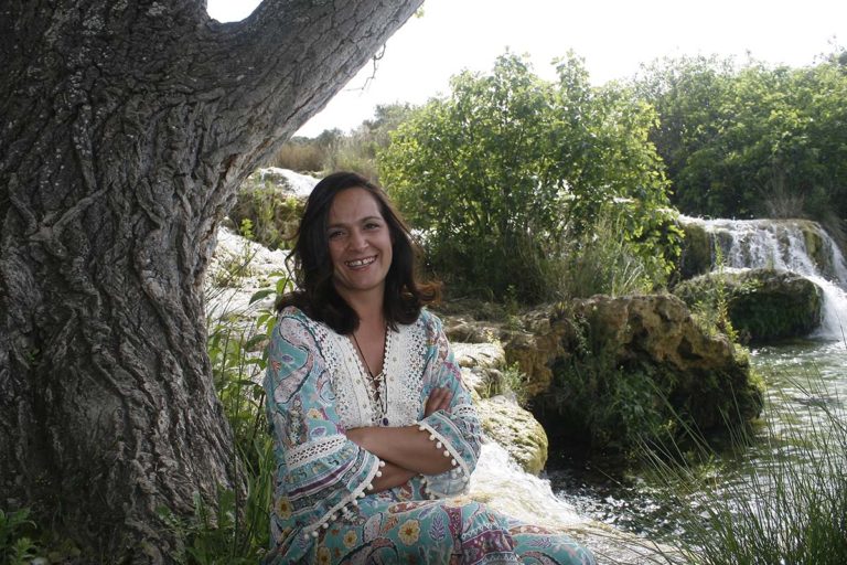 La puertollanense Elísabeth Pérez Canales publica «La magia de tu vuelo», una obra de superación personal