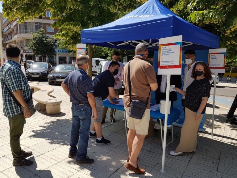 El PP de Puertollano recoge firmas contra los indultos a los secesionistas catalanes
