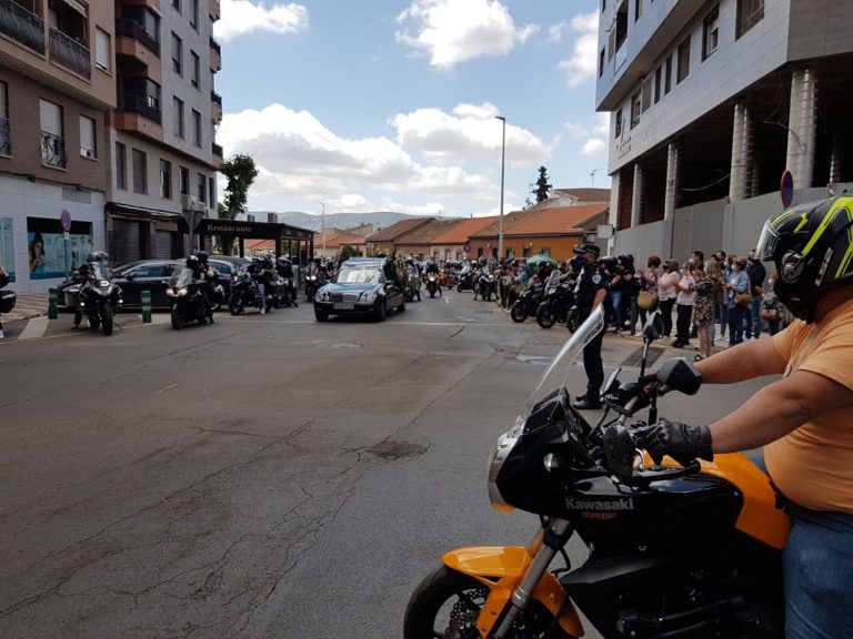 Puertollano: Una conmovedora comitiva de honor despide a Óscar