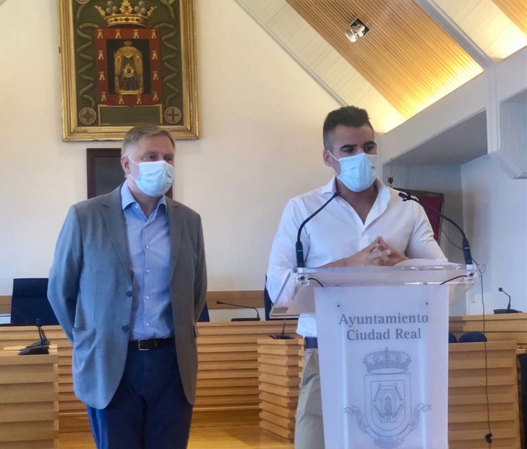 Ciudad Real: El equipo de Gobierno denuncia el uso del salón de plenos por parte del PP «en beneficio de un particular»