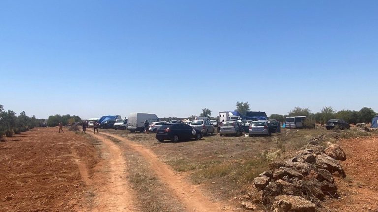 Más de 300 jóvenes de todo el país participan en una macrofiesta en un paraje entre Campo de Criptana y Miguel Esteban
