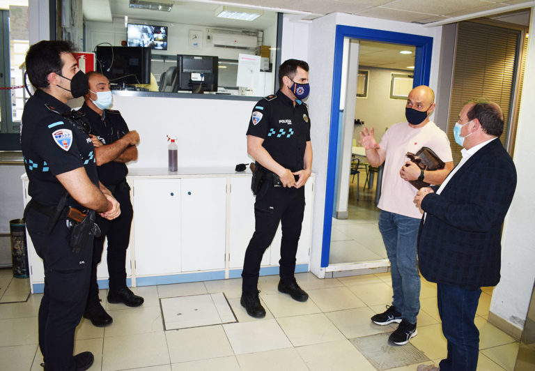 Puertollano: Adolfo Muñiz inicia en la Policía Local las visitas a los servicios y trabajadores municipales