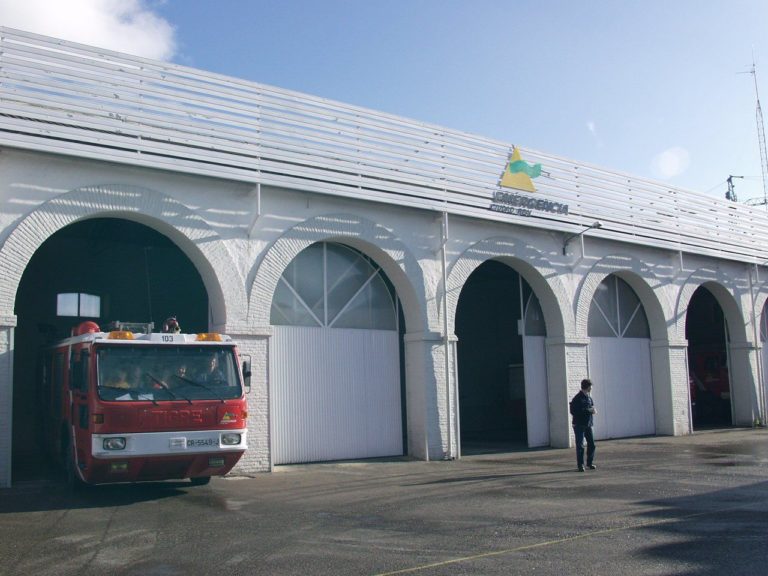Arde la carga de un camión que transportaba palés de papel en Ciudad Real y el conductor logra ponerse a salvo