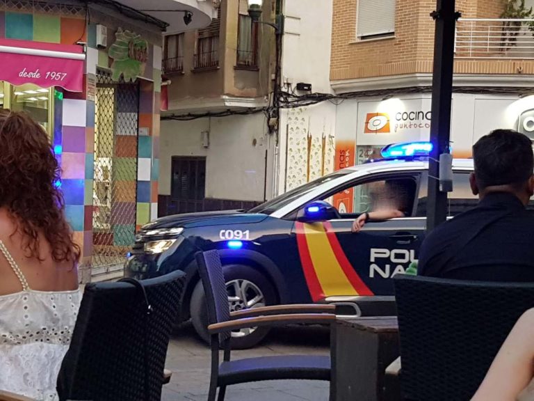 Vandalizan y roban en el interior de más de 20 vehículos en pocas horas en Puertollano: Policía Nacional detiene a una persona
