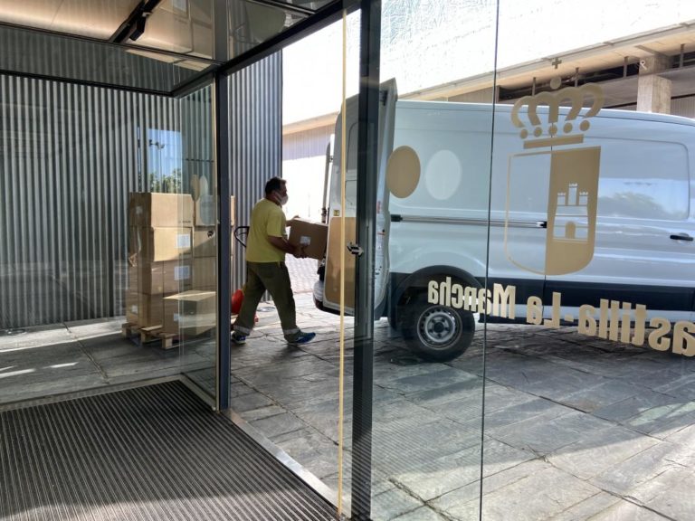 El Gobierno de Castilla-La Mancha ha repartido esta semana más de 250.000 artículos de protección a los centros sanitarios de la región