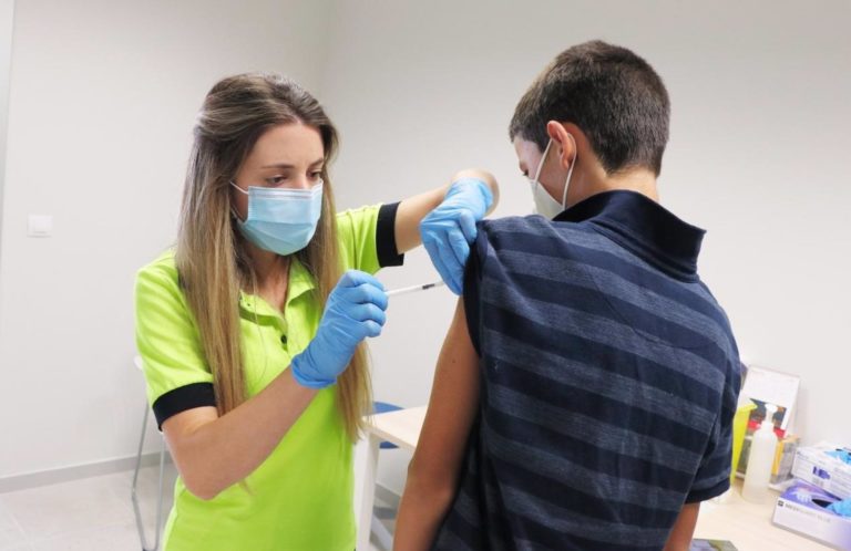 La vacunación de niños en Castilla-La Mancha será voluntaria, con presencia de los padres y en unidades móviles y centros de salud