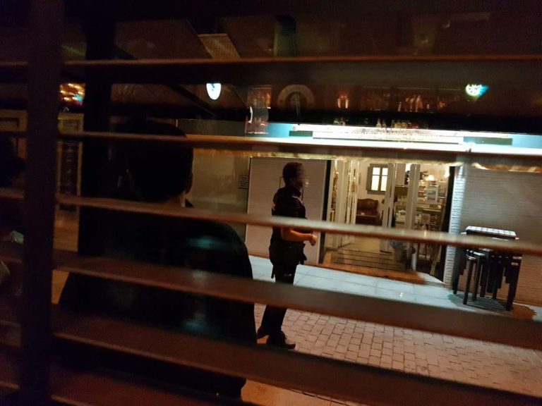 Puertollano: Actuación policial en calle Alameda tras el lanzamiento de vasos de cristal desde los balcones