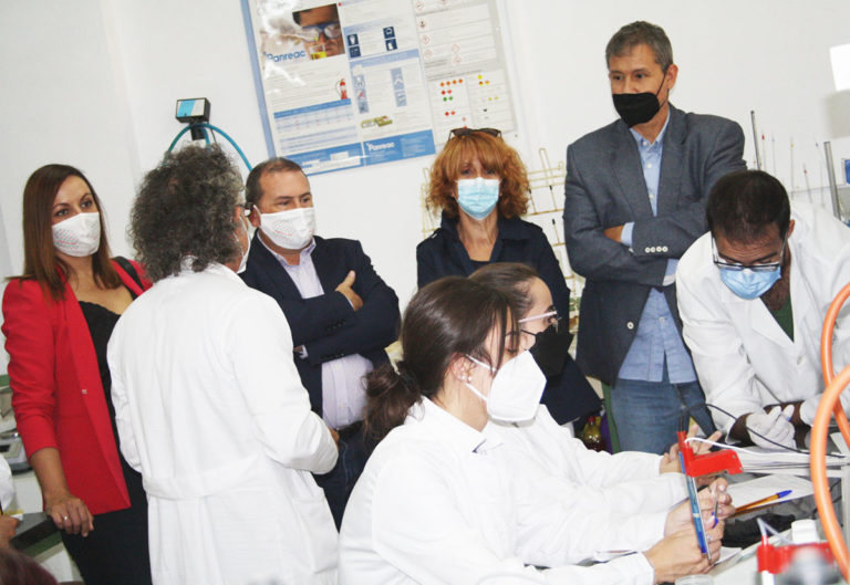 Puertollano: La directora general de FP señala al IES Leonardo Da Vinci como un centro de referencia en sanidad, química y electricidad