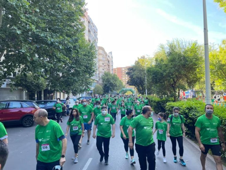 Un millar de puertollanenses participan en la marcha contra el cáncer de la AECC