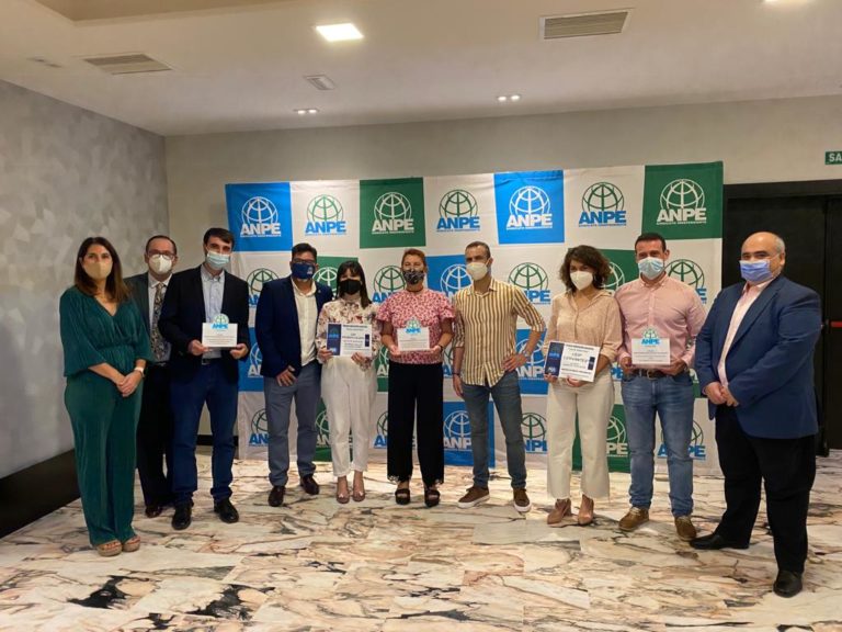 ANPE Ciudad Real premia la innovación educativa y homenajea a los docentes
