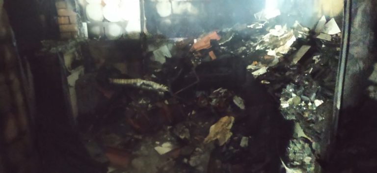 El fuego arrasa una vivienda en Miguelturra