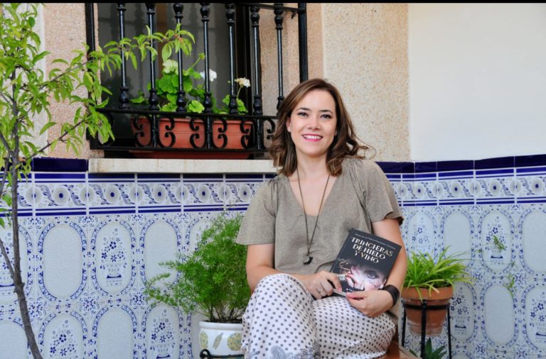 María Nieves Fernández presenta este sábado en Puertollano su última novela, «Trincheras de hielo y vino»