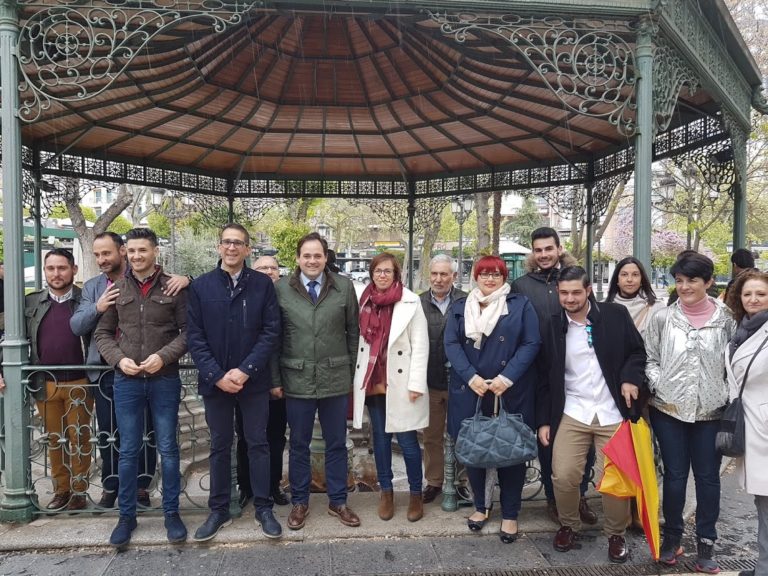 El PP al completo desembarca en Puertollano con la aspiración de conquistar el emblema de poder socialista